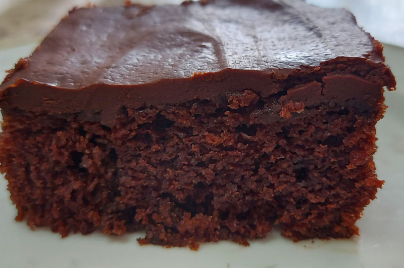 Bolo de Chocolate com Cobertura