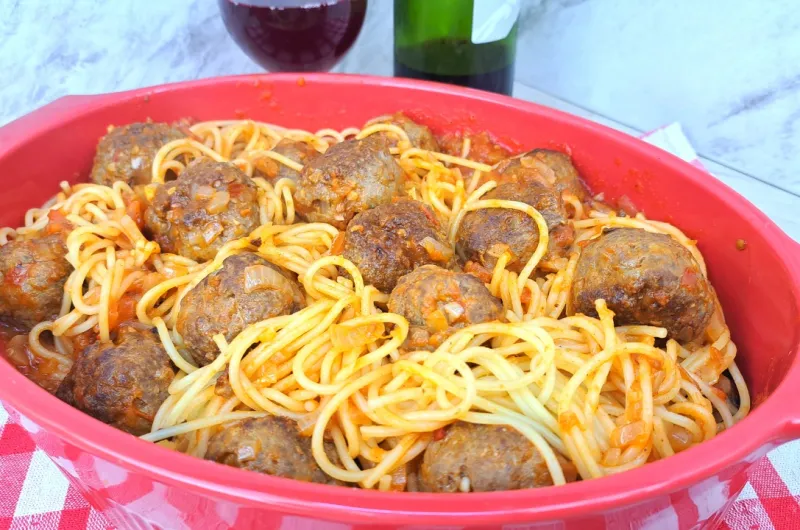 Macarrão com Almôndegas