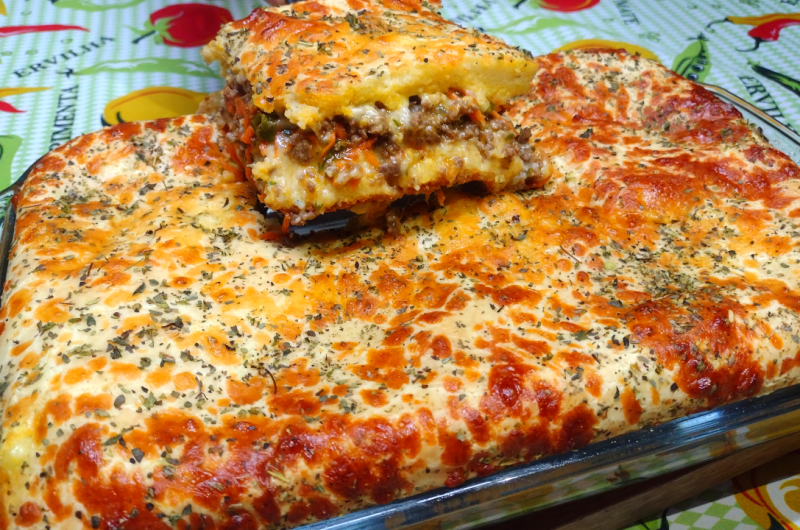 Torta de Liquidificador com Recheio de Carne Moída