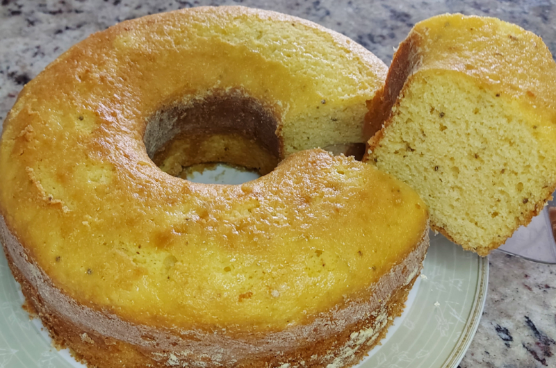 Bolo de Fubá com Erva-Doce
