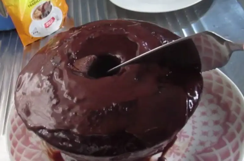 Bolo de Café Solúvel com Cobertura de Chocolate