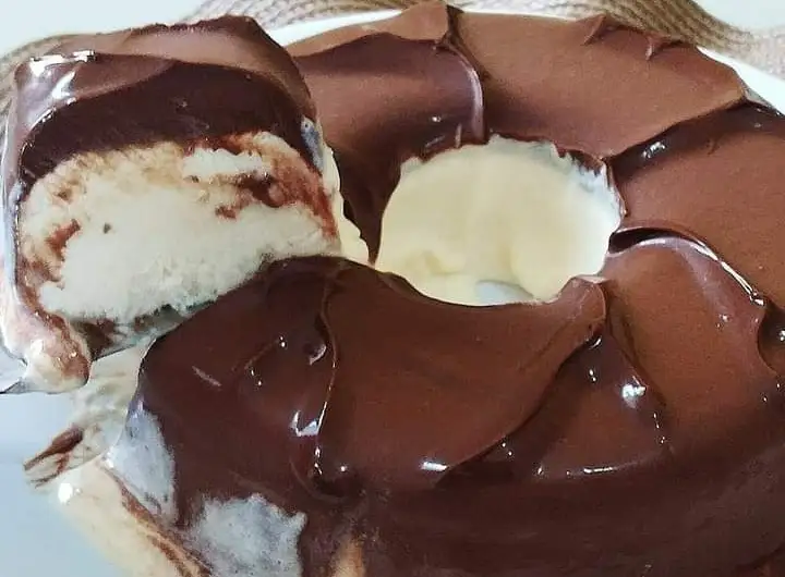 Bolo de Sorvete com Ganache de Chocolate