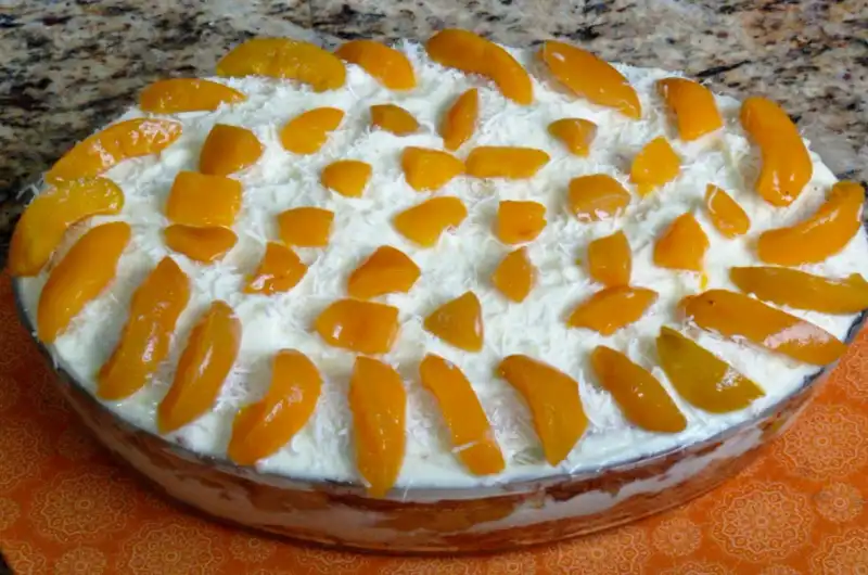Bolo Fofinho de Pêssego com Nata