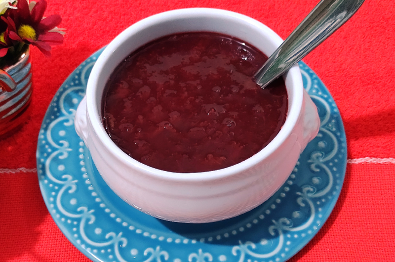 Calda de Ameixas Frescas com Vinho Tinto