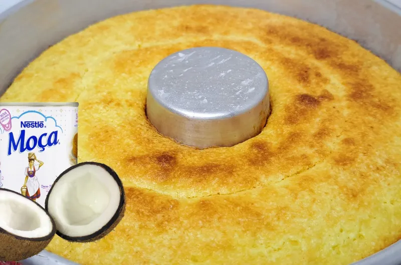 Bolo de Coco com Leite Condensado