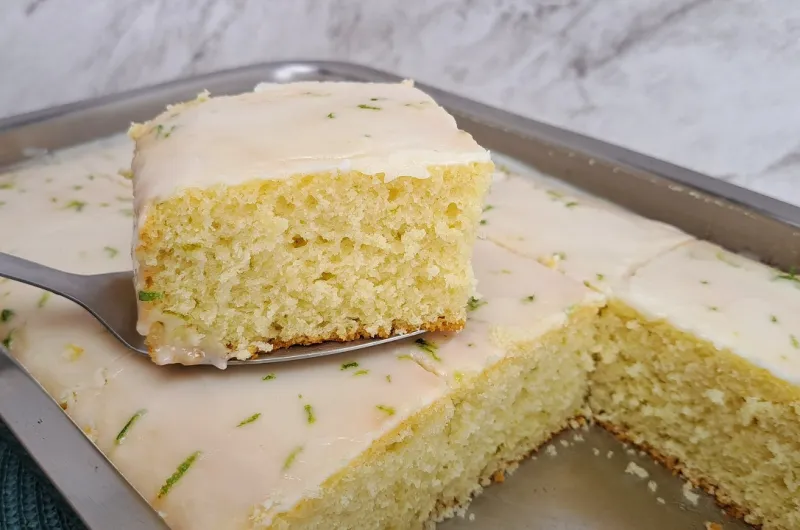Bolo de limão com casquinha de açúcar