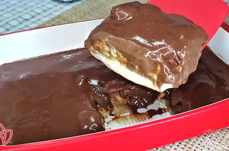 Pave de chocolate e coco com biscoito maizena