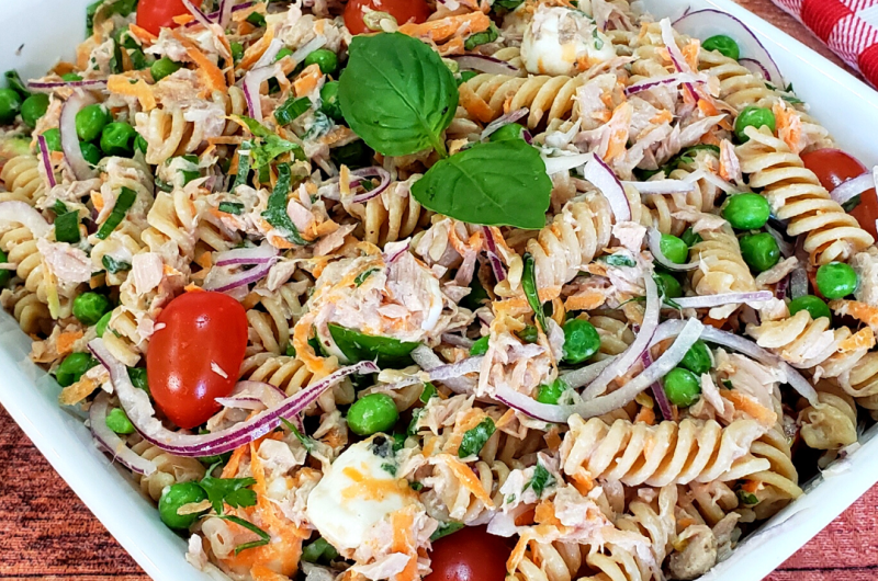 Salada de Macarrão com Atum e Molho de Iogurte