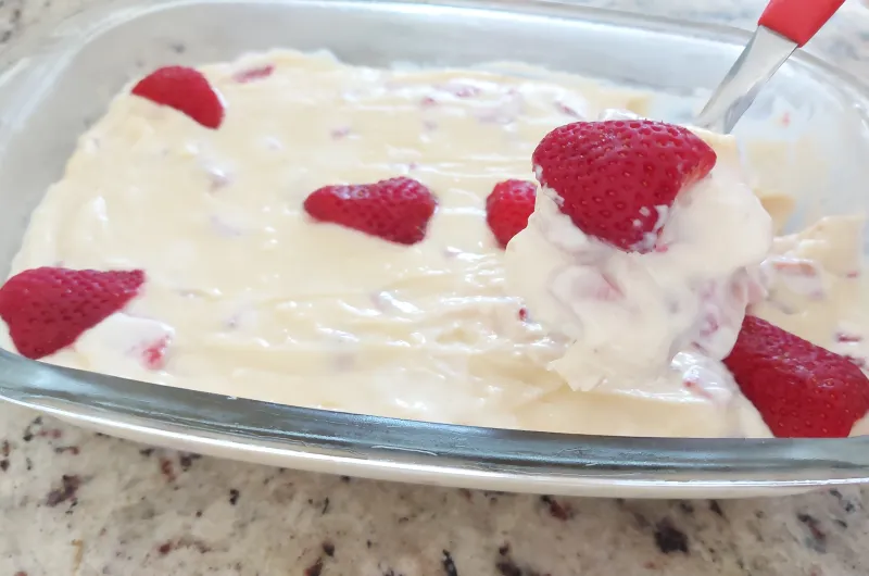 Sobremesa cremosa de morango
