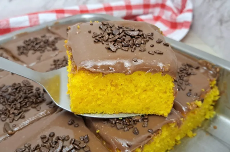 Bolo de cenoura com brigadeiro cremoso