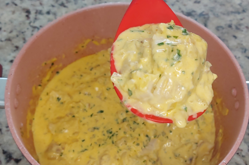Filé de tilápia com leite de coco e creme de leite