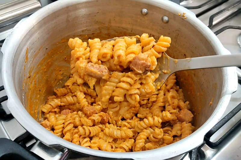 Macarrão cremoso com bacon