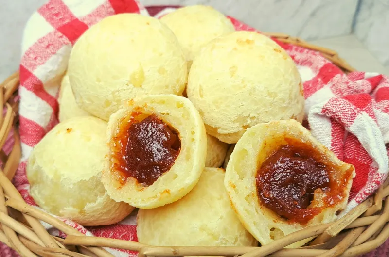 Pão de queijo com goiabada