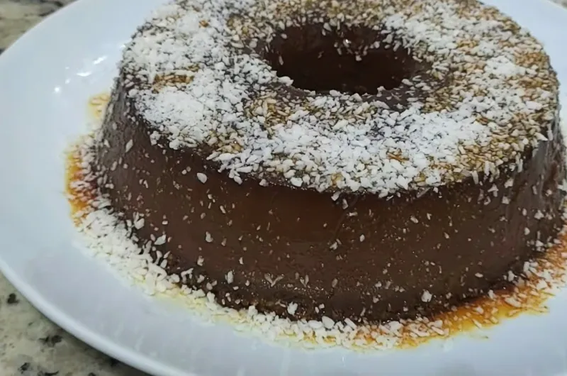 Pudim de Chocolate e Coco Ralado
