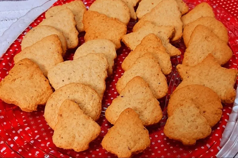 Biscoitos de Amendoim (Bolachas de Natal)