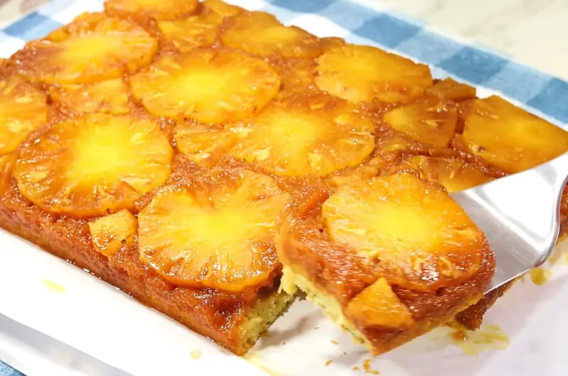 Bolo de Abacaxi Caramelizado