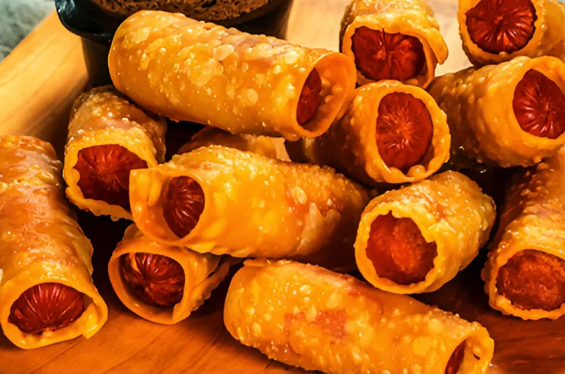 Enroladinho de Salsicha (Frito, com massa de pastel)