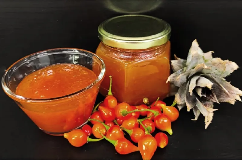 Geleia de Abacaxi com Pimenta Biquinho