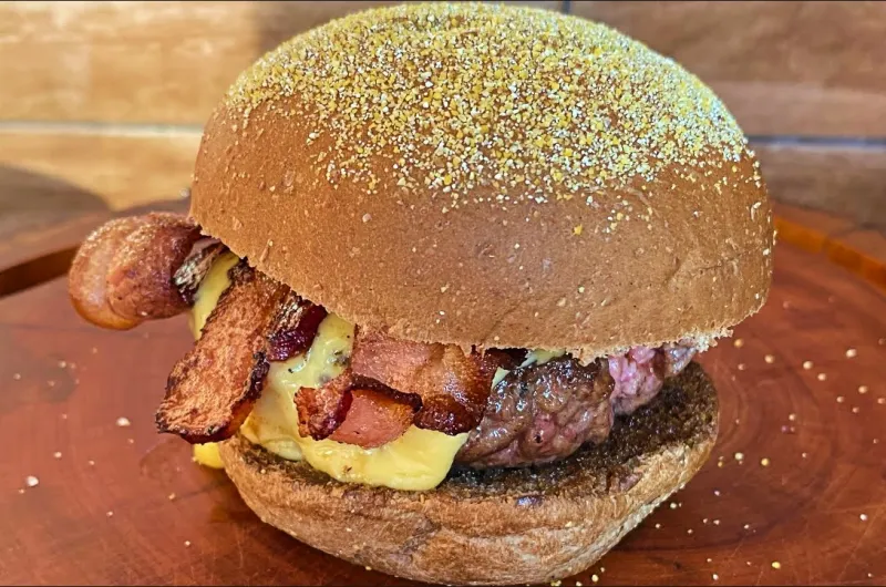 Hambúrguer Caseiro na Churrasqueira