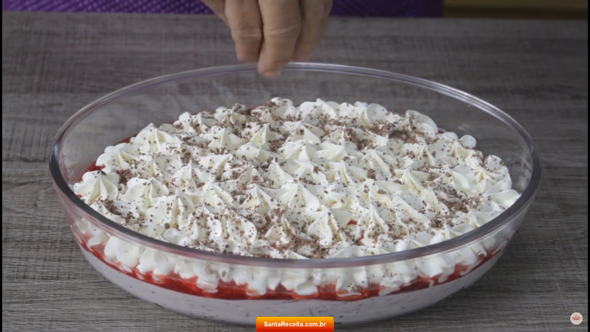 fazendomoussedeleiteninhocomgeleiademorango