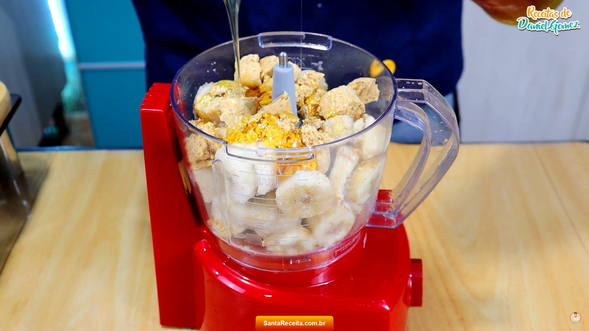 fazendosorvetedeamendoimcombananaemel