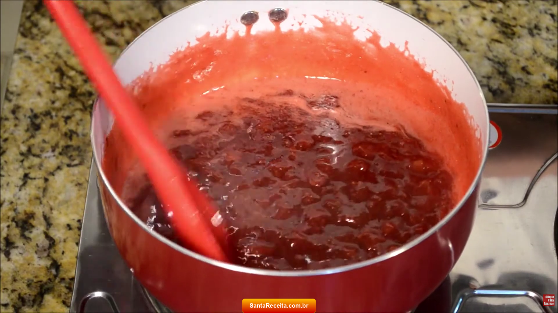 fazendo-geleia-de-morango-panela