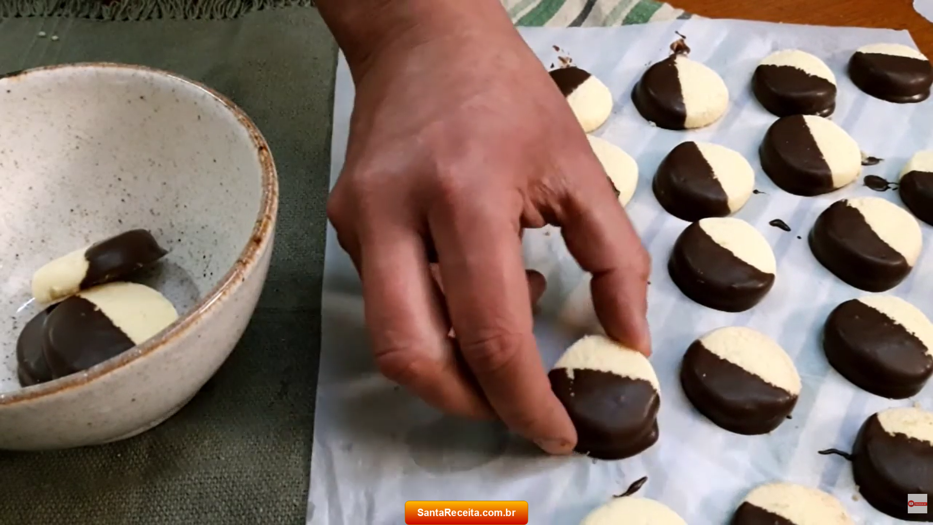 biscoito-amanteigado-com-chocolato