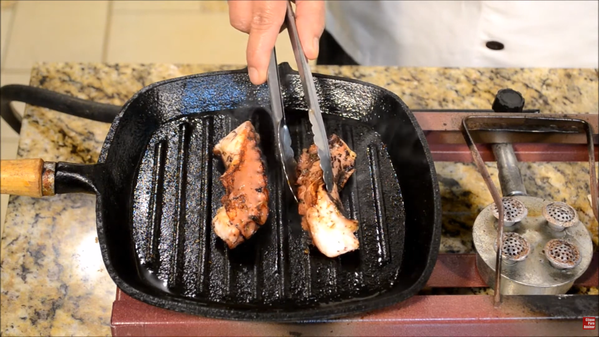 fritando-tentaculos-de-polvo