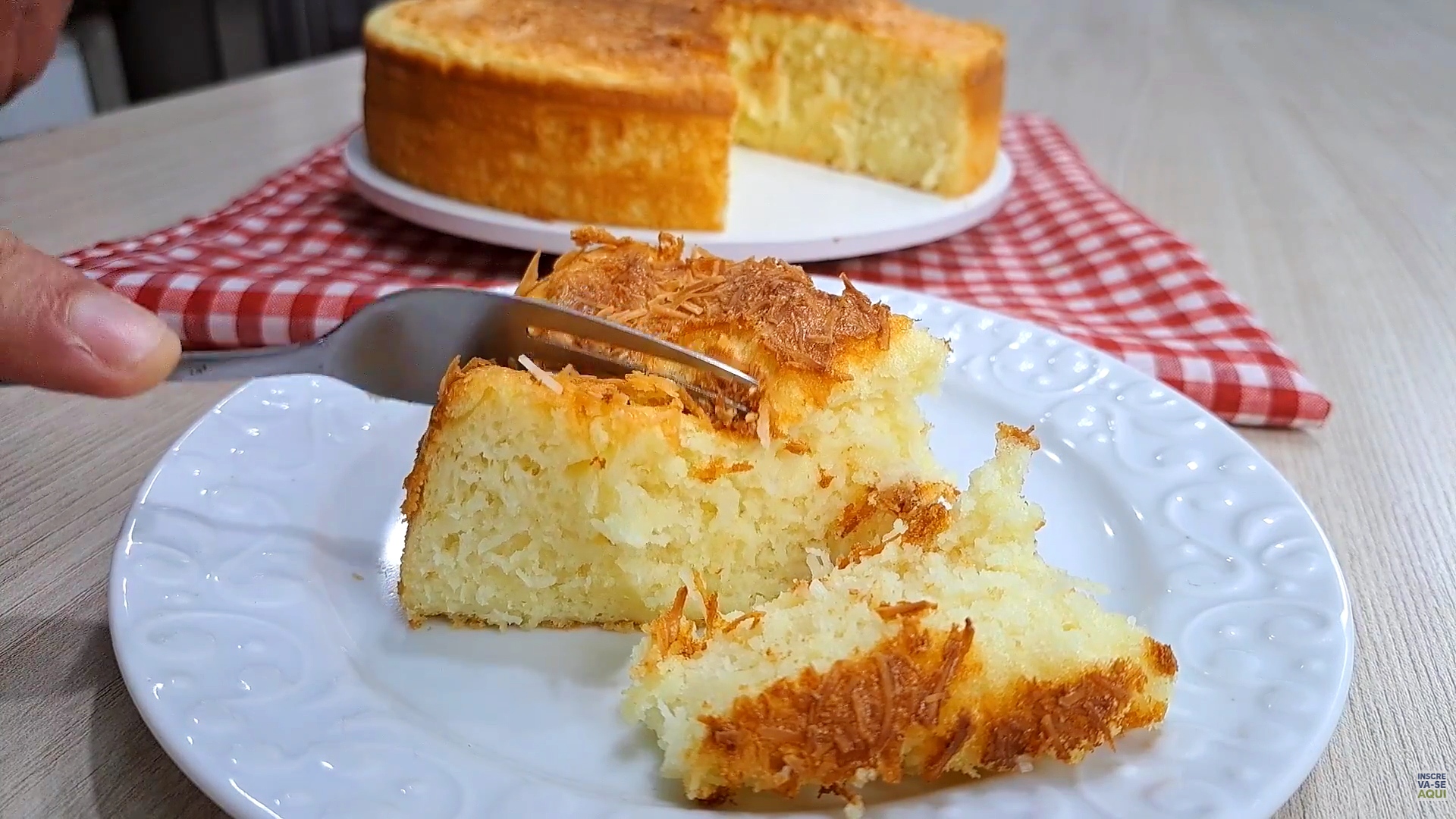 Bolo Cremoso de Coco